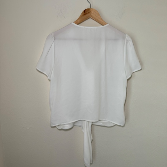 Gianni Bini Women's Slinky Short Sleeve Button Front Blouse White MD - Picture 4 of 4
